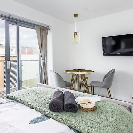Bow Wharf Apartments Лондон Екстериор снимка