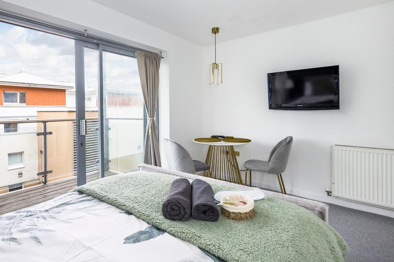 Bow Wharf Apartments Лондон Екстериор снимка