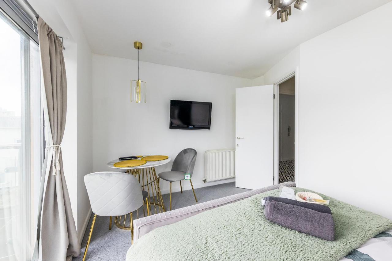 Bow Wharf Apartments Лондон Екстериор снимка