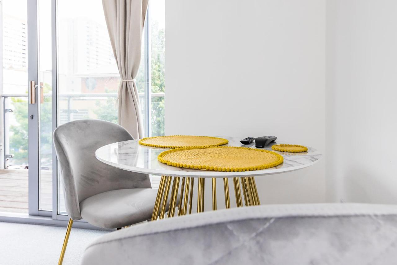 Bow Wharf Apartments Лондон Екстериор снимка