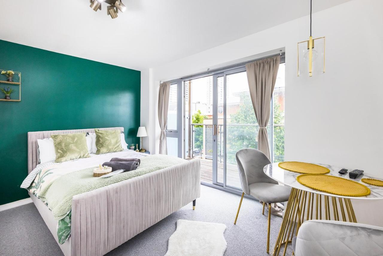 Bow Wharf Apartments Лондон Екстериор снимка