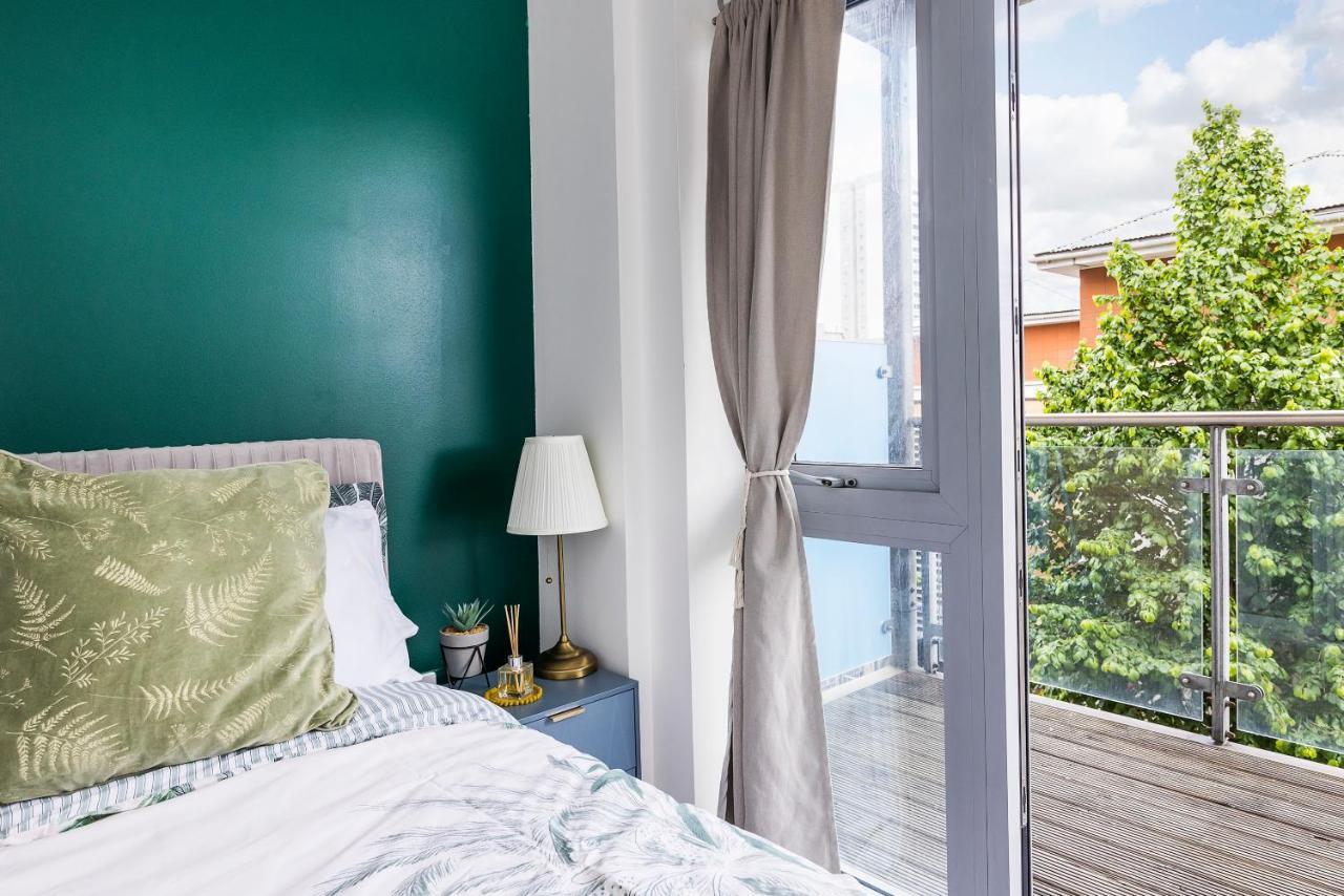 Bow Wharf Apartments Лондон Екстериор снимка