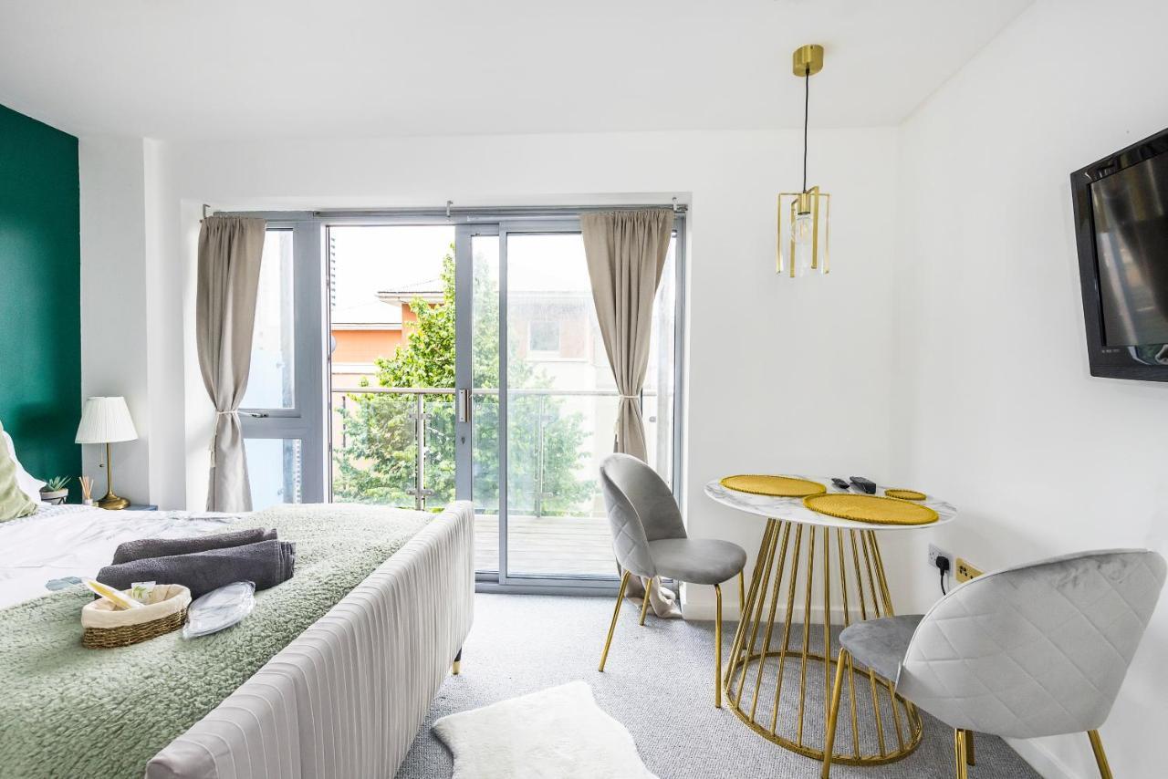 Bow Wharf Apartments Лондон Екстериор снимка