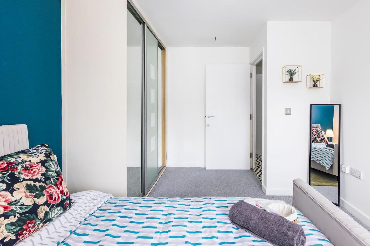 Bow Wharf Apartments Лондон Екстериор снимка