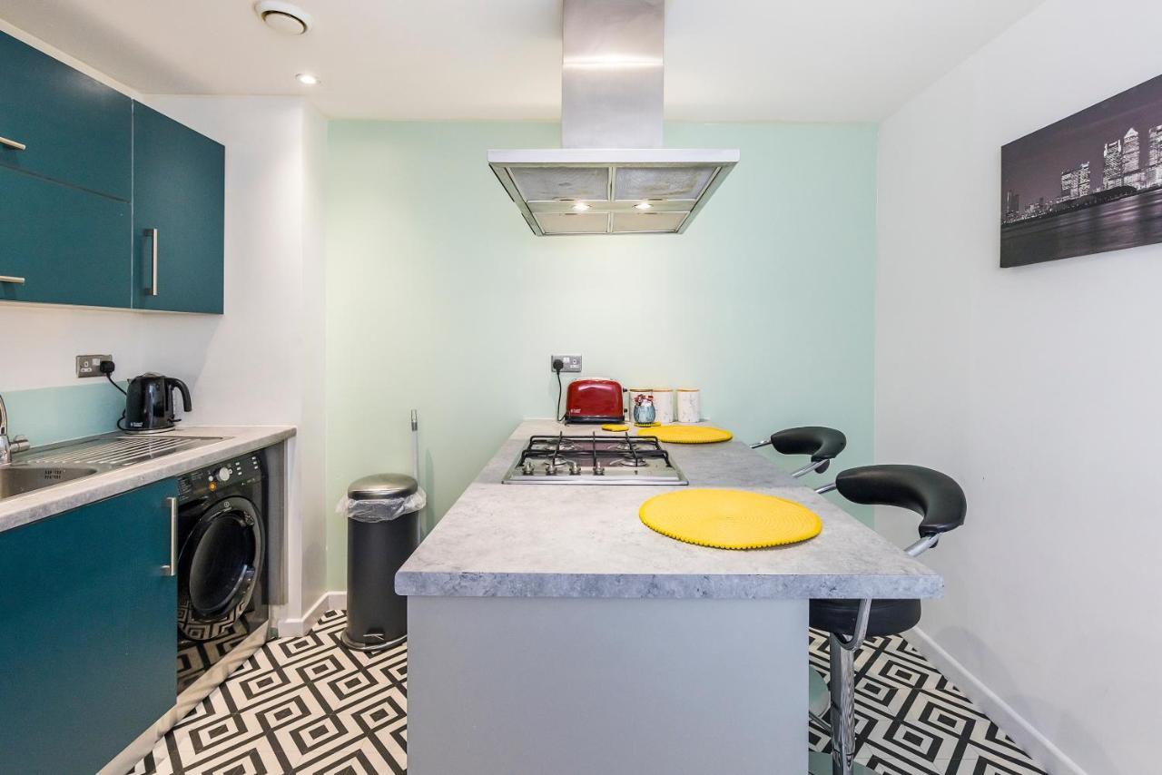 Bow Wharf Apartments Лондон Екстериор снимка